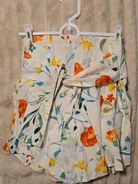 High-Waist Floral Tie-Belt Shorts - White with Multicolor Blooms